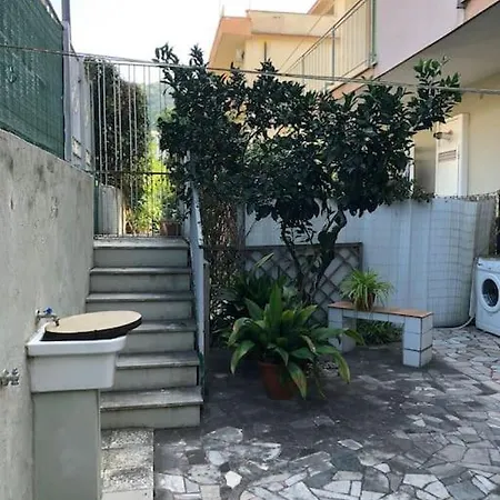 Monolocale Con Giardino A Serapo Gaète